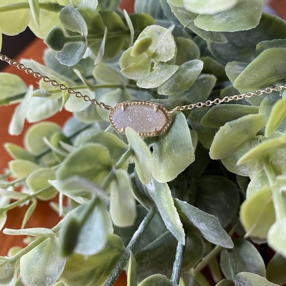 Kendra Scott Gold Elisa Pendant - Picture 2 of 4